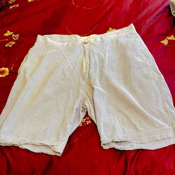Vintage 1946 Other - 3 for $15 liquidation sale
Seersucker men’s shorts. Size 36